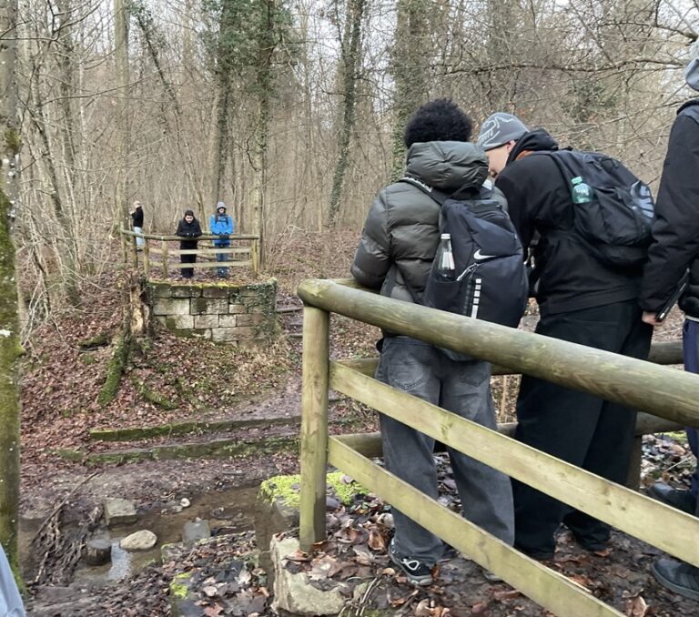 Schüler auf Exkursion im Köpfertal
